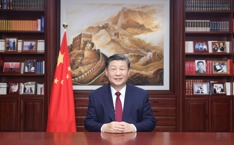 新年前夕，習近平通過(guò)中央廣播電視總臺和互聯(lián)網(wǎng)，發(fā)表二〇二四年新年賀詞。