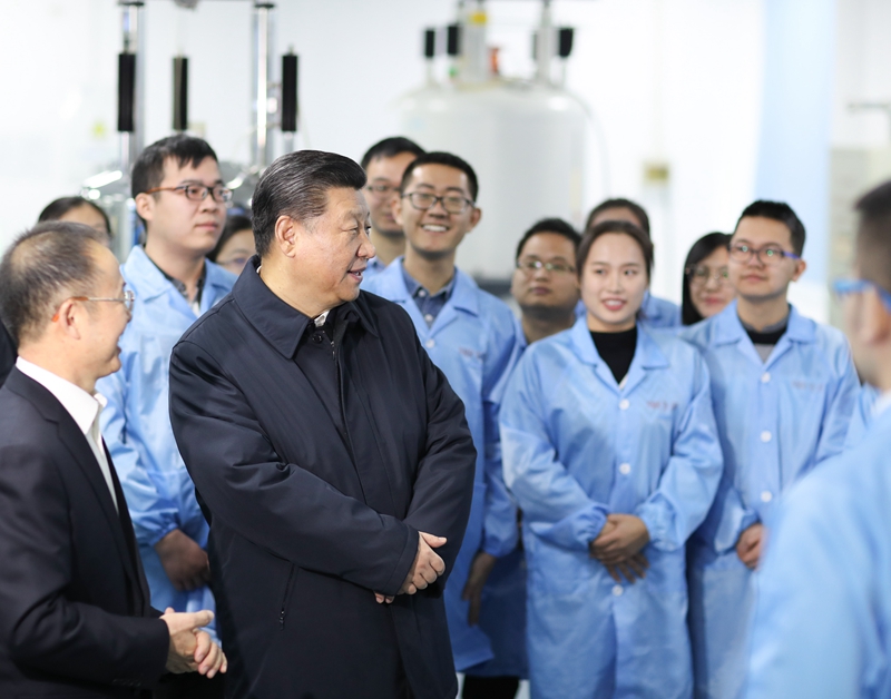 2019年1月17日，習近平在天津南開(kāi)大學(xué)元素有機化學(xué)國家重點(diǎn)實(shí)驗室同師生親切交流。